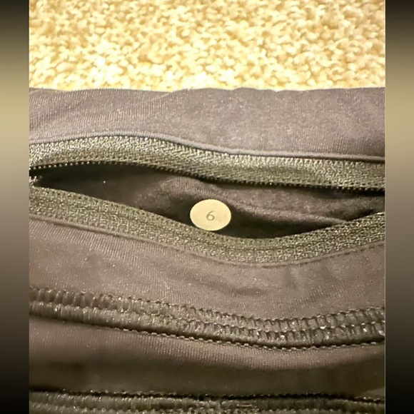 SOLD ON EBAY Lululemon crop leggings sz 6 - Picture 3 of 3